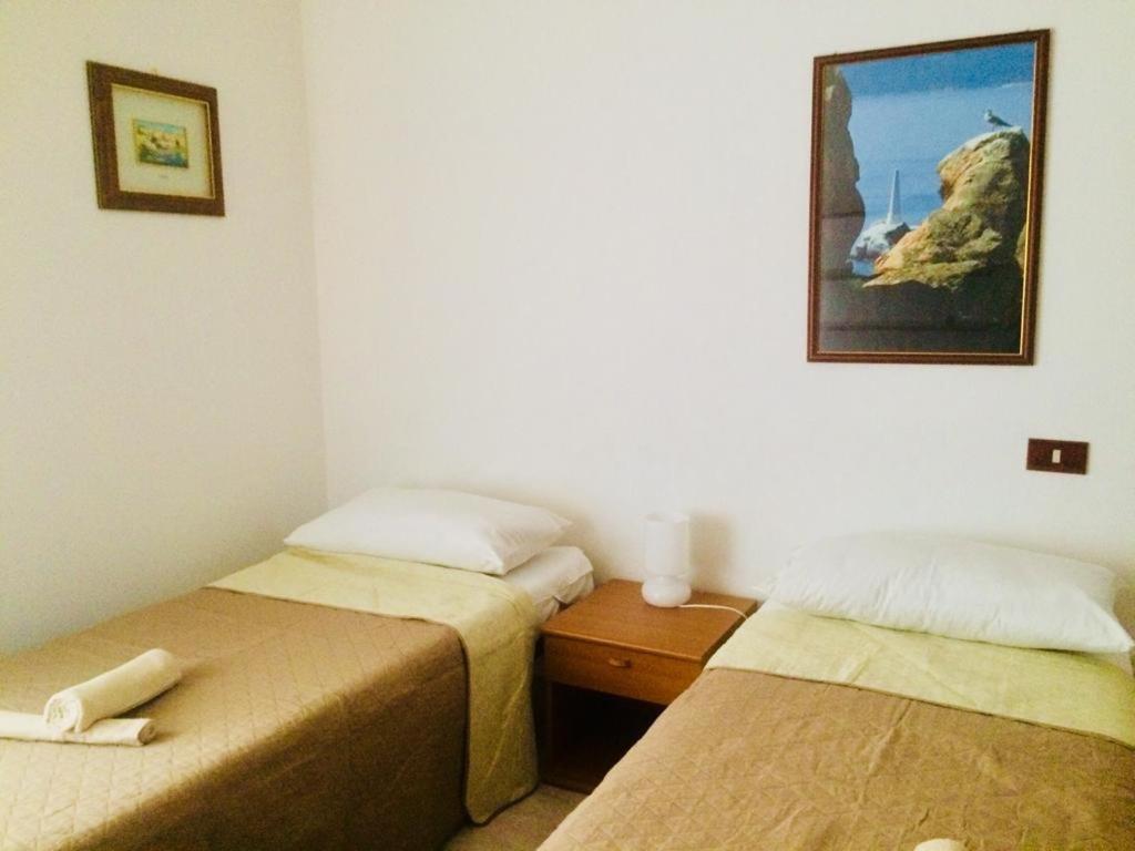 A Due Passi Rooms La Maddalena  Zewnętrze zdjęcie